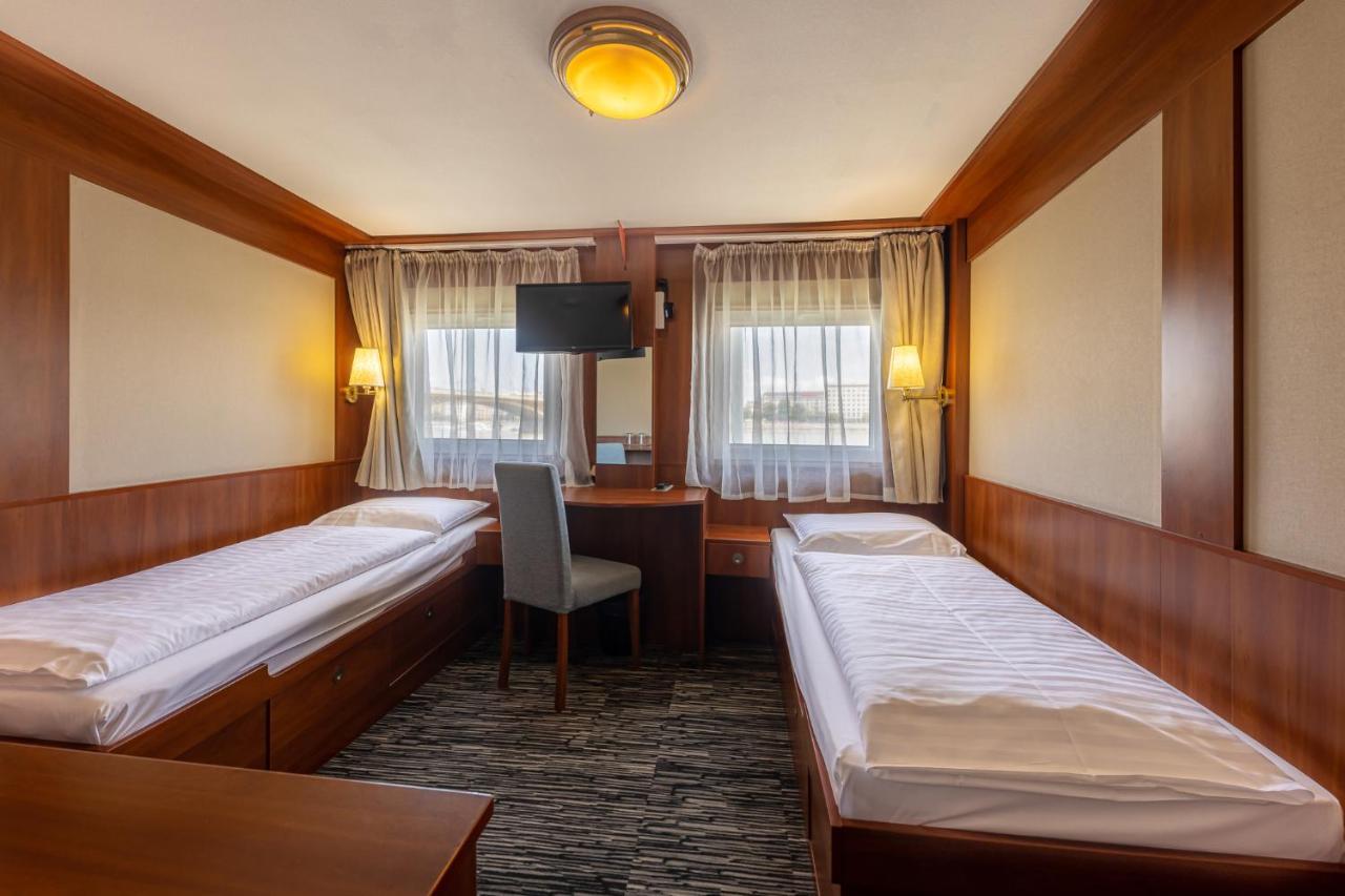 Grand Jules - Boat Hotel Budapest Ngoại thất bức ảnh