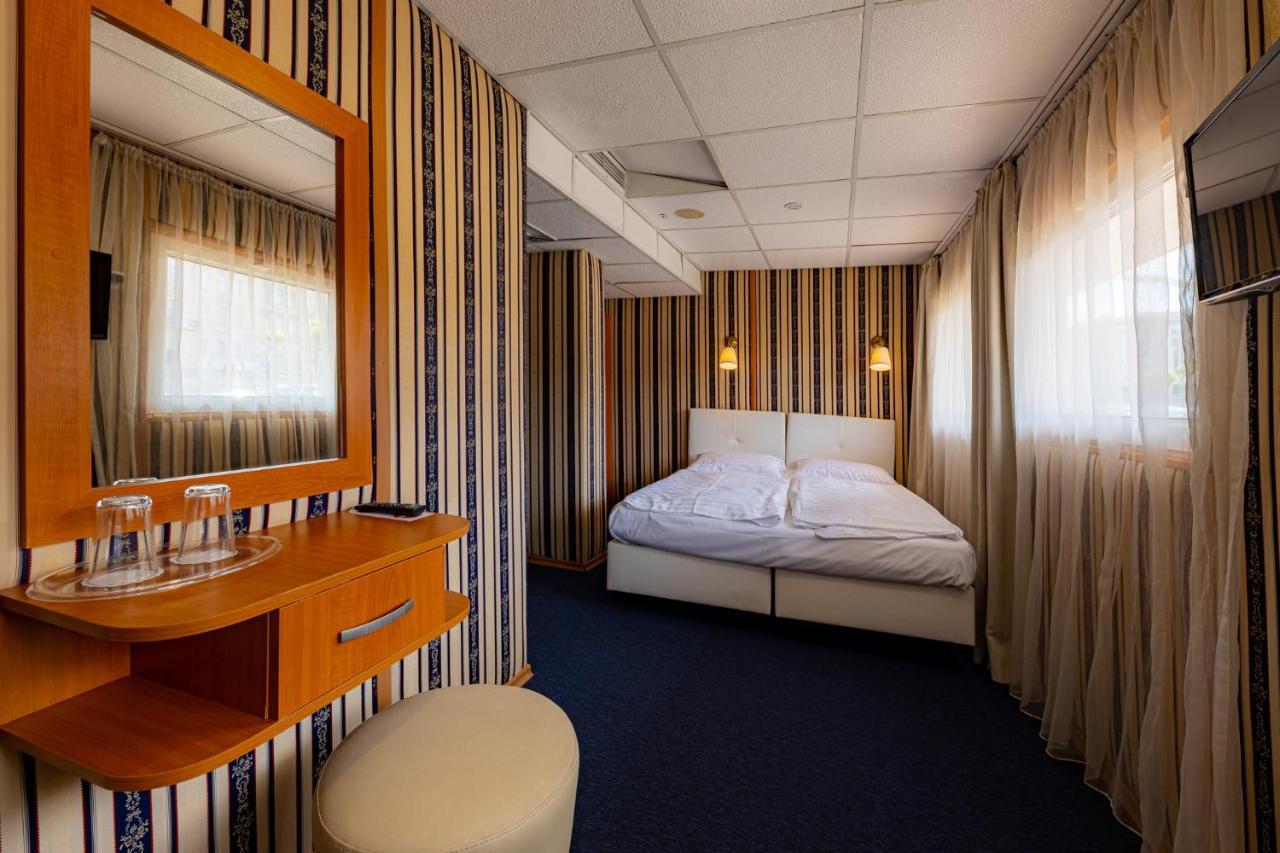 Grand Jules - Boat Hotel Budapest Ngoại thất bức ảnh